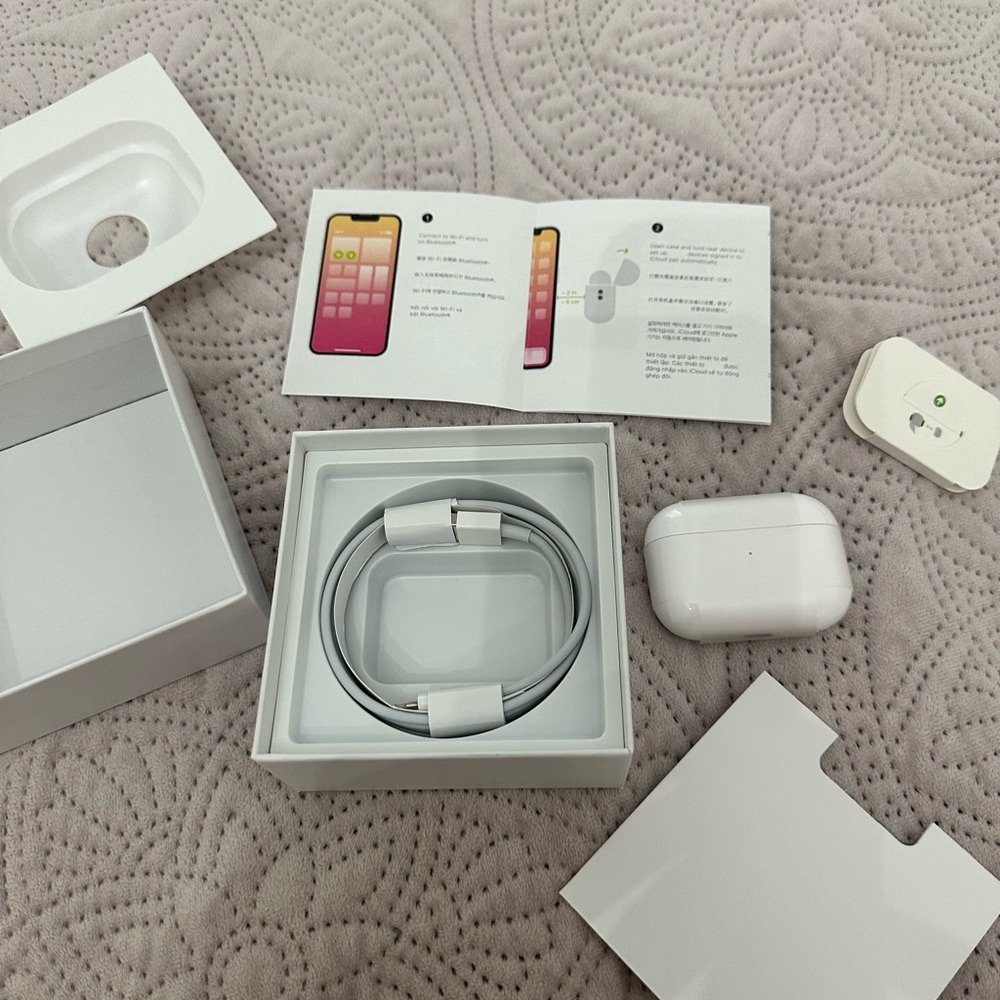 Wireless EarPods! Noise cancelling!